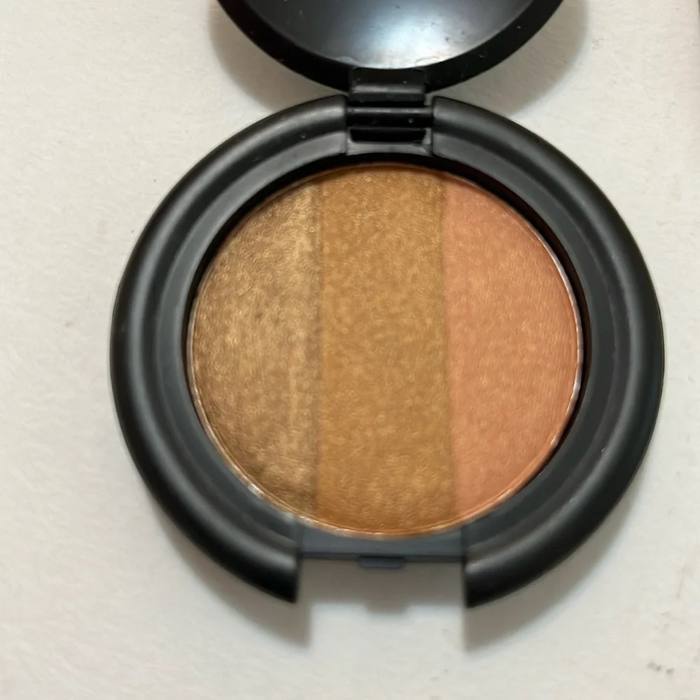 Beaute Basics 3 tone bronzer shimmery makeup